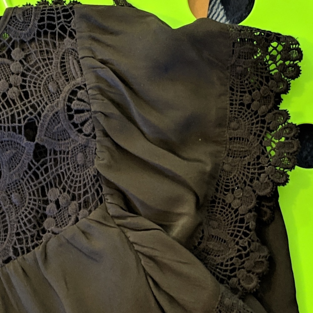 😺 Daniel Rainn Black Silk Blouse w/ Crochet Lace - Picture 4 of 7